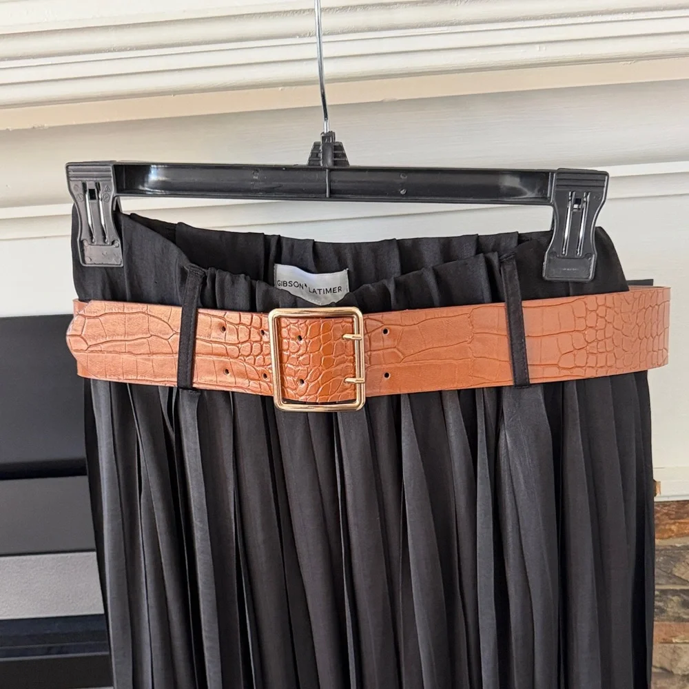Gibson Latimer Black Pleated Maxi Skirt with Tan Belt - Picture 2 of 3